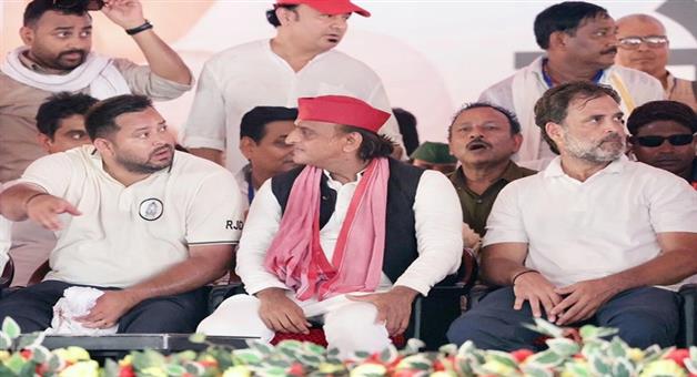 Khabar Odisha:Friendship-with-Congress-means-swimming-in-mud-Tejashwi-gets-a-shock-like-Akhilesh