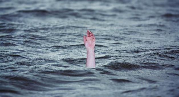 Khabar Odisha:Going-to-bathe-in-the-Devi-River-was-time-and-the-student-was-drowned