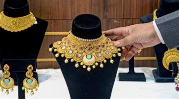 Khabar Odisha:Gold-Silver-Prices-Crash-Rates-Plummet-from-New-York-to-Mumbai-Check-Latest-Prices