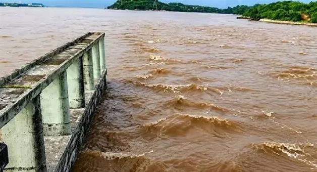 Khabar Odisha:Hirakud-Dam-Water-Discharge-SRC-Issues-Flood-Alert-for-10-Districts-in-Odisha