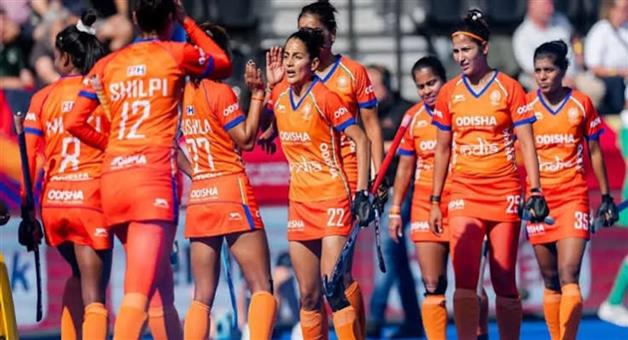 Khabar Odisha:Hockey-India-announces-a-cash-award-of-₹50-lakh-for-the-Indian-womens-hockey-team