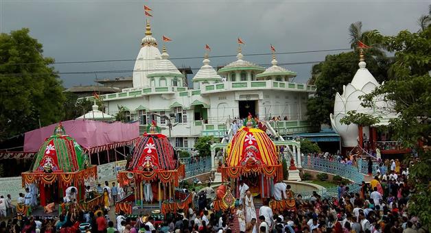 Khabar Odisha:Holy-Rath-Yatra-at-ISKCON-Temple-Devotees-eagerly-waiting-to-see-Lord-Shiva