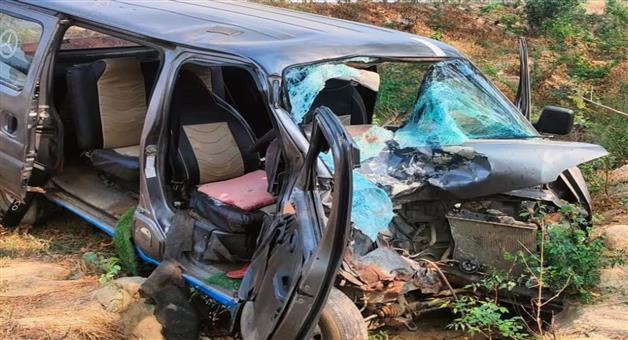 Khabar Odisha:Horrific-accident-in-Shahjahanpur-accident-six-dead-in-car-bike-collision