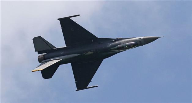 Khabar Odisha:How-dangerous-is-the-US-F-16-fighter-jet-that-crashed-during-landing-at-the-Polish-airshow