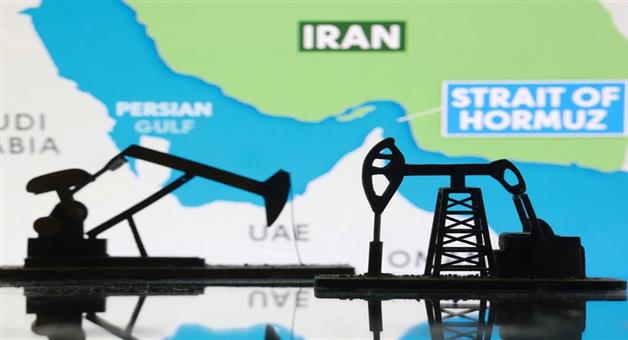 Khabar Odisha:How-much-oil-does-India-have-There-was-a-major-jam-in-the-Strait-of-Hormuz-700-tankers-were-trapped