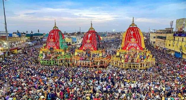 Khabar Odisha:Hundreds-of-thousands-of-devotees-were-offering-prayers-and-thousands-of-servitors-were-performing-service