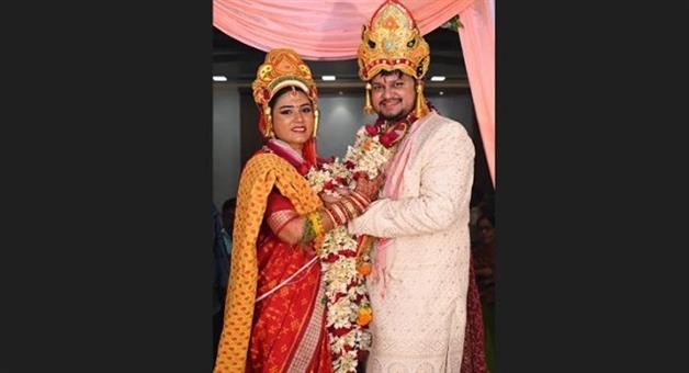 Khabar Odisha:Husband-leaves-wife-and-children-OAS-officer-files-murder-complaint-at-police-station