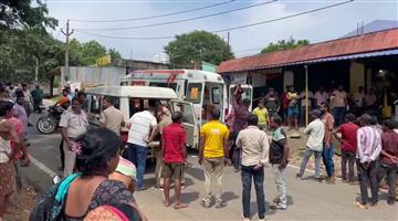 Khabar Odisha:Husband-slits-wifes-throat-with-a-knife-woman-admitted-to-hospital-in-critical-condition