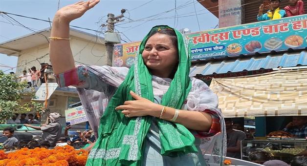 Khabar Odisha:I-have-quit-politics-and-severed-ties-with-my-family-Lalus-daughter-Rohini-makes-a-big-announcement