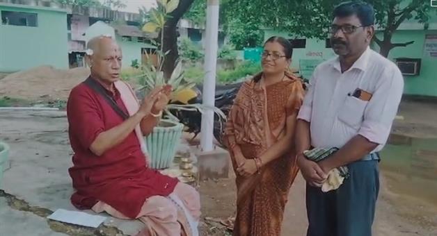 Khabar Odisha:In-the-occation-of-guru-purnima-the-teacher-was-meat-his-student-at-hospital