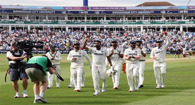 Khabar Odisha:India-return-to-the-match-after-explosive-centuries-from-Jamie-Smith-and-Brook-take-a-lead-of-244-runs