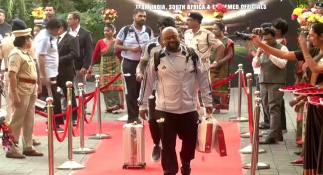 Khabar Odisha:Indian-and-South-African-players-arrive-in-Bhubaneswar-receive-a-grand-welcome-at-May-Fair