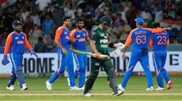 Khabar Odisha:Indian-bowlers-bowled-out-Pakistan-for-127-runs