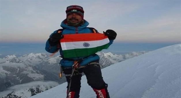 Khabar Odisha:Indian-climber-dies-on-Mount-Everest-after-being-unable-to-descend