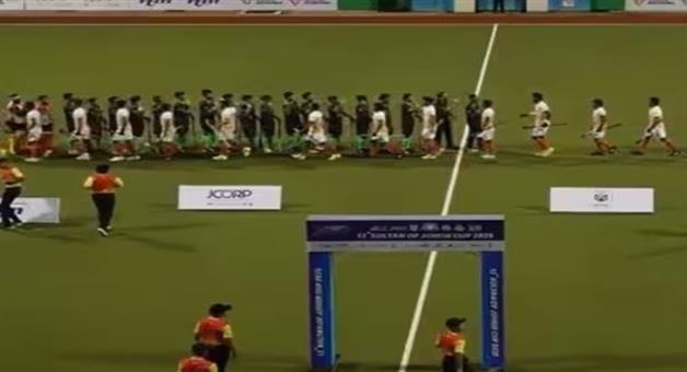 Khabar Odisha:Indian-players-shake-hands-with-Pakistani-players-What-happened