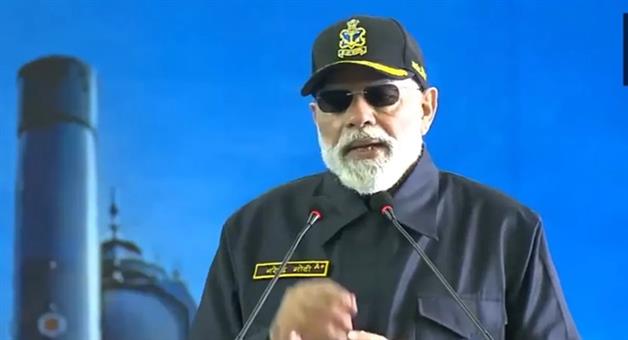 Khabar Odisha:It-is-my-privilege-to-celebrate-Diwali-with-the-Navy-salute-to-the-three-services-from-INS-Vikrant-Modi
