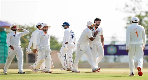 Khabar Odisha:Jammu-Kashmir-CM-Omar-Abdullah-watching-match-in-stadium