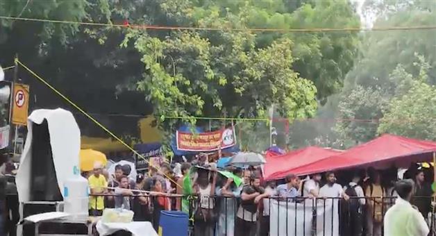 Khabar Odisha:Jantar-Mantar-Protest-Sealed-Heavy-Barricades-Security-Deployment-and-Internet-Suspension-Amid-NEET-Row