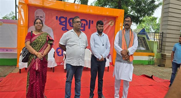 Khabar Odisha:Kandhamal-Lok-Sabha-MP-launched-the-Subhadra-march-by-showing-the-flag