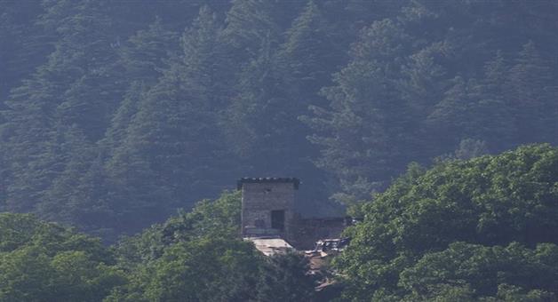 Khabar Odisha:Kashmiris-worried-about-Pakistans-atrocities-building-bunkers-on-LoC-to-save-lives