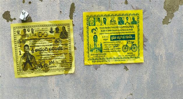 Khabar Odisha:Kotia-residents-enraged-tear-up-Andhra-election-posters