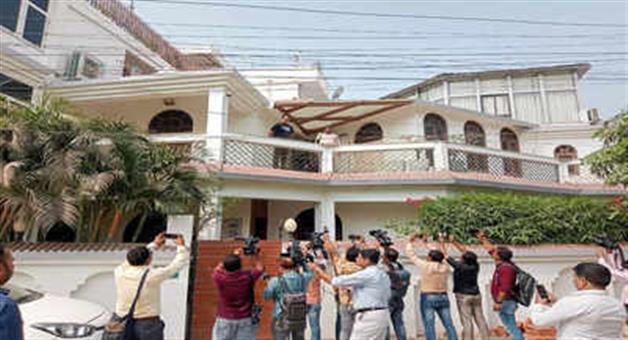 Khabar Odisha:Land-for-jobs-scam-case-ED-conducts-raids-at-Tejashwi-Yadavs-Delhi-residence
