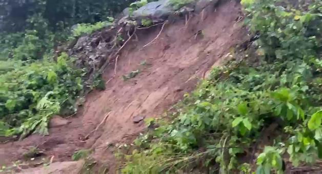Khabar Odisha:Landslide-on-Balibada-Ghat-road-due-to-incessant-rain