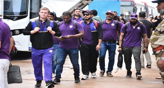 Khabar Odisha:Legends-cricketers-arrive-in-Bhubaneswar-players-taken-to-hotel-amid-tight-security-from-airport
