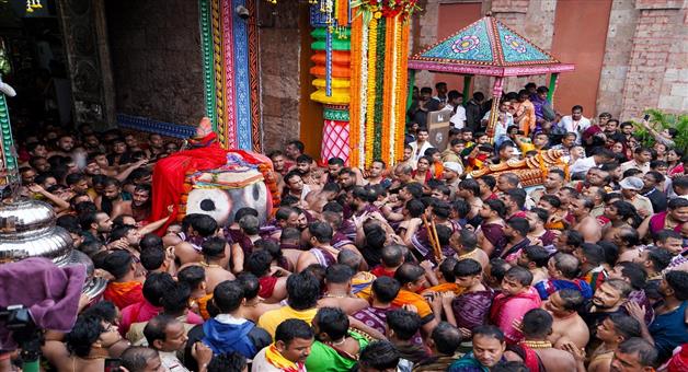 Khabar Odisha:Lord-Jagannath-Had-Tears-In-His-Eyes-Bhakta-Das-Slams-Odisha-Govt-Over-Tahia-Removal-Controversy
