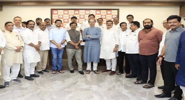 Khabar Odisha:Maharashtra-Politics-After-6-MPs-3-MLAs-Skip-Uddhav-Thackerays-Crucial-Meeting