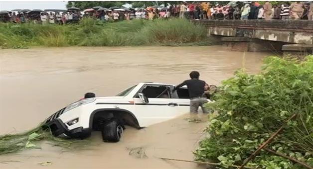 Khabar Odisha:Major-accident-Bolero-loses-control-and-falls-into-canal-11-dead--uttarpradesh-gonda