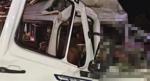 Khabar Odisha:Major-road-accident-in-Jodhpur-A-tempo-traveller-carrying-pilgrims-crashed-into-a-trailer-killing-15-people