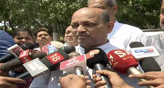 Khabar Odisha:Manmohan-Samal-returns-from-Delhi-says---We-will-take-a-decision-at-the-right-time