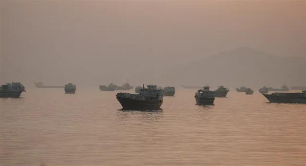 Khabar Odisha:Middle-east-oil-tanker-attacked-by-missile-in-Hormuz-strait-Oman