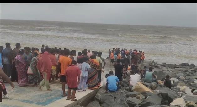 Khabar Odisha:Minor-girl-goes-missing-in-the-sea-at-Digha