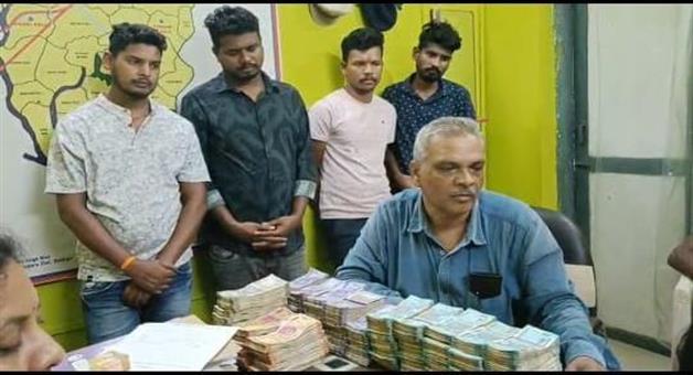 Khabar Odisha:Money-seized-from-vehicle-4-arrested