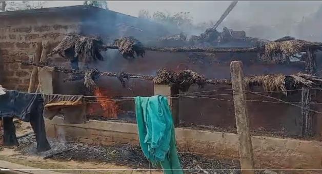 Khabar Odisha:More-than-12-rooms-were-burnt-in-the-terrible-fire