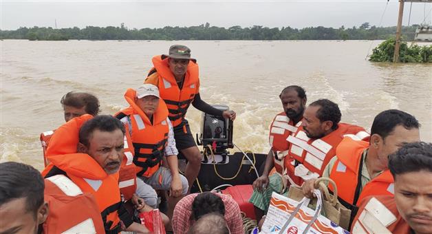 Khabar Odisha:More-than-8191-people-rescued-from-18-blocks-in-flood-situation