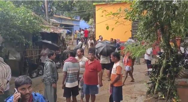 Khabar Odisha:Mother-commits-suicide-after-hearing-news-of-sons-death-sister-in-critical-condition-in-bhadrak-district