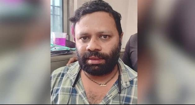 Khabar Odisha:Muniguda-health-worker-Kunj-Bihari-Rout-caught-by-vigilance-while-taking-bribe
