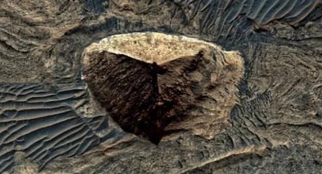Khabar Odisha:Mysterious-Structure-on-Mars-Looks-Uncannily-Like-an-Ancient-Egyptian-Pyramid