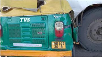 Khabar Odisha:Nation-Government-bus-and-auto-collided-in-Birbhum-of-West-Bengal-as-8-people-died