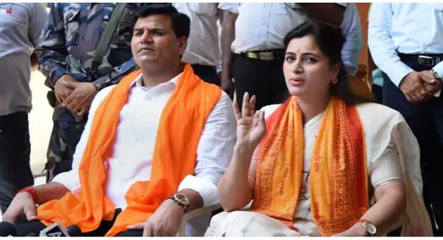 Khabar Odisha:Nation-MP-Navneet-Rand-and-her-husband-Ravis-hanuman-chalisapatha-today