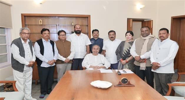 Khabar Odisha:Naveen-talks-with-BJD-MLAs-gives-suggestions-to-solve-peoples-problems