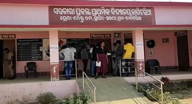 Khabar Odisha:Odisha-Panchayat-Polls-Ballot-Box-Looted-From-Booth-In-Puri-Polling-Disrupted