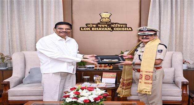 Khabar Odisha:Odisha-Police-Interim-Director-General-Binayotosh-Mishra-met-Governor