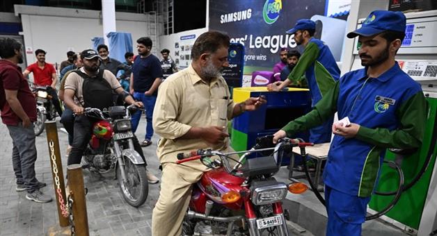 Khabar Odisha:Oil-is-only-available-for-5-7-more-days-situation-is-critical-preparations-for-lockdown-are-underway-in-the-country