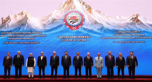 Khabar Odisha:PM-Modi-Shakes-Hands-With-Xi-Jinping-at-SCO-Summit-With-Shehbaz-Sharif-Present
