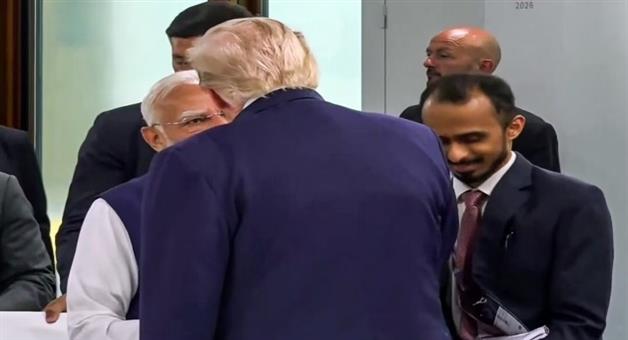 Khabar Odisha:PM-Modi-and-Donald-Trump-Meet-at-G7-Summit-After-16-Months-Video-of-Warm-Handshake-Goes-Viral
