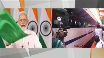 Khabar Odisha:PM-Modi-flags-off-Odishas-first-Vande-Bharat-Express-between-Puri-and-Howrah